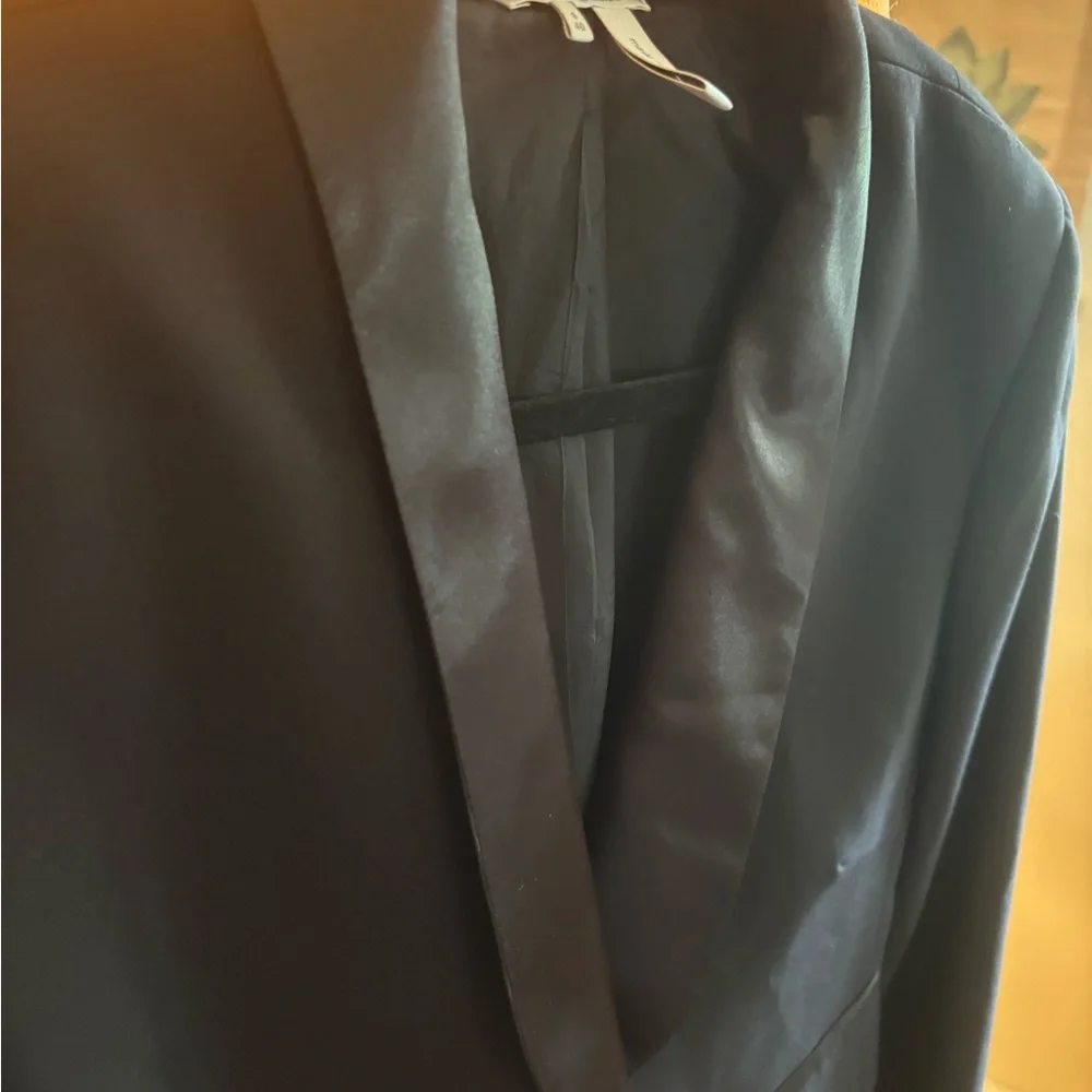 Alain Manoukian Black Tailored Blazer with Classic satin Lapels, size 8/40. - Picture 6 of 14